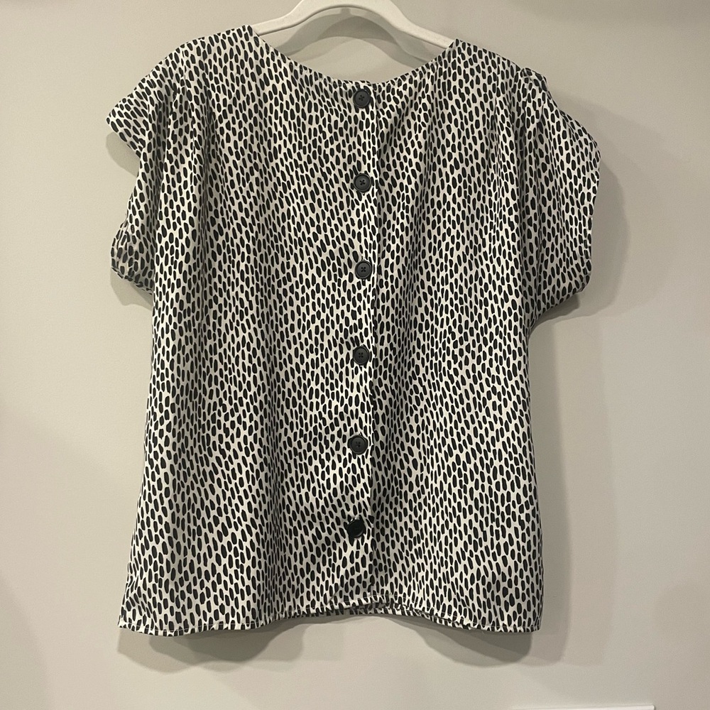 Button Back Cap Sleeve Blouse